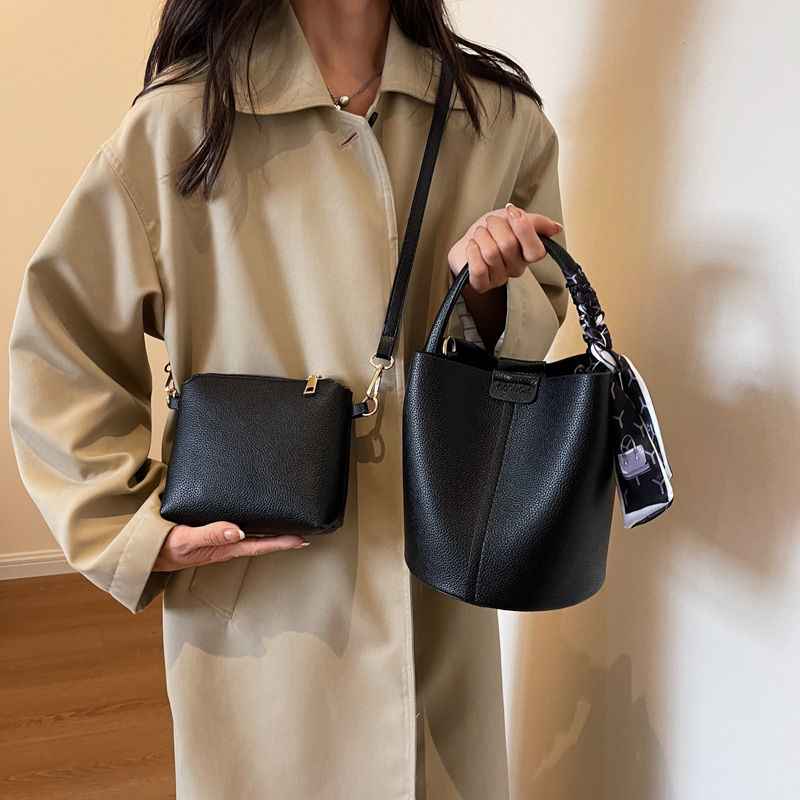 Red PU Bucket Shoulder and Cro - Luxury Bags In Sale recension och pris