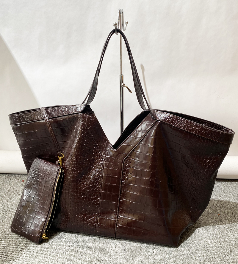 Oversized Crocodile Pattern To - Luxury Bags Of 2026 recension och pris