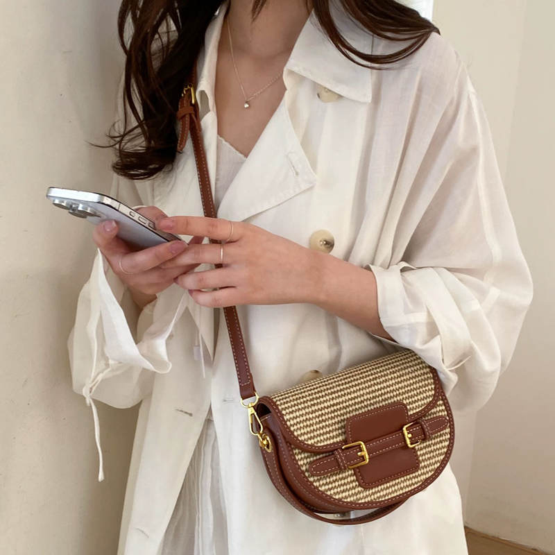 England Style Mini Straw Saddl - Luxury Bags Of 2026 recension och pris