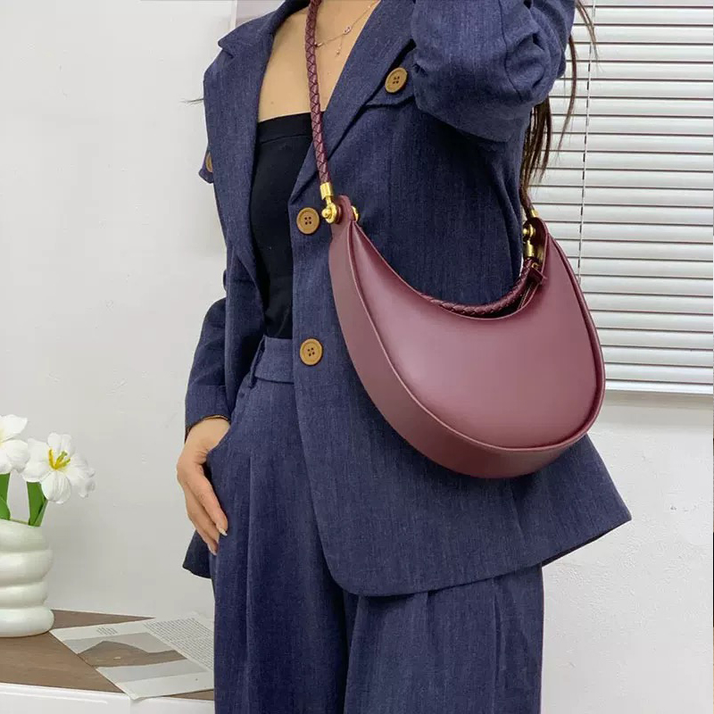 Classic Round Moon Slim Bags F - Luxury Bags Of 2026 recension och pris