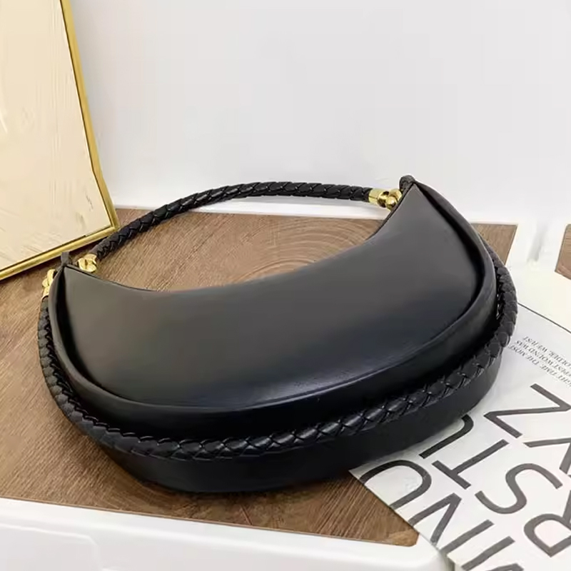 Classic Round Moon Slim Bags F - Luxury Bags Of 2026 recension och pris